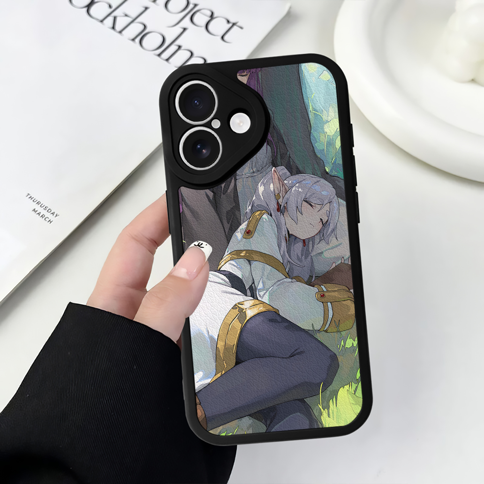 （画像用） 葬送のフリーレン Frieren 【iPhone 16シリーズ対応】シリコンスマホケース（レザー調） 材質：シリコン